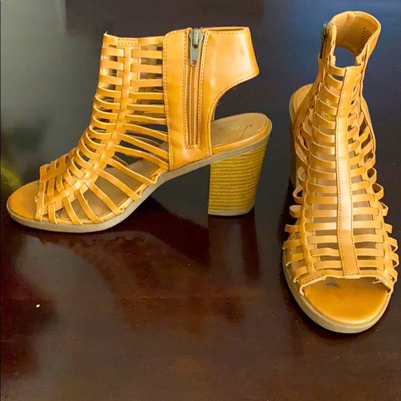 Shoes - Picture 4 of 4